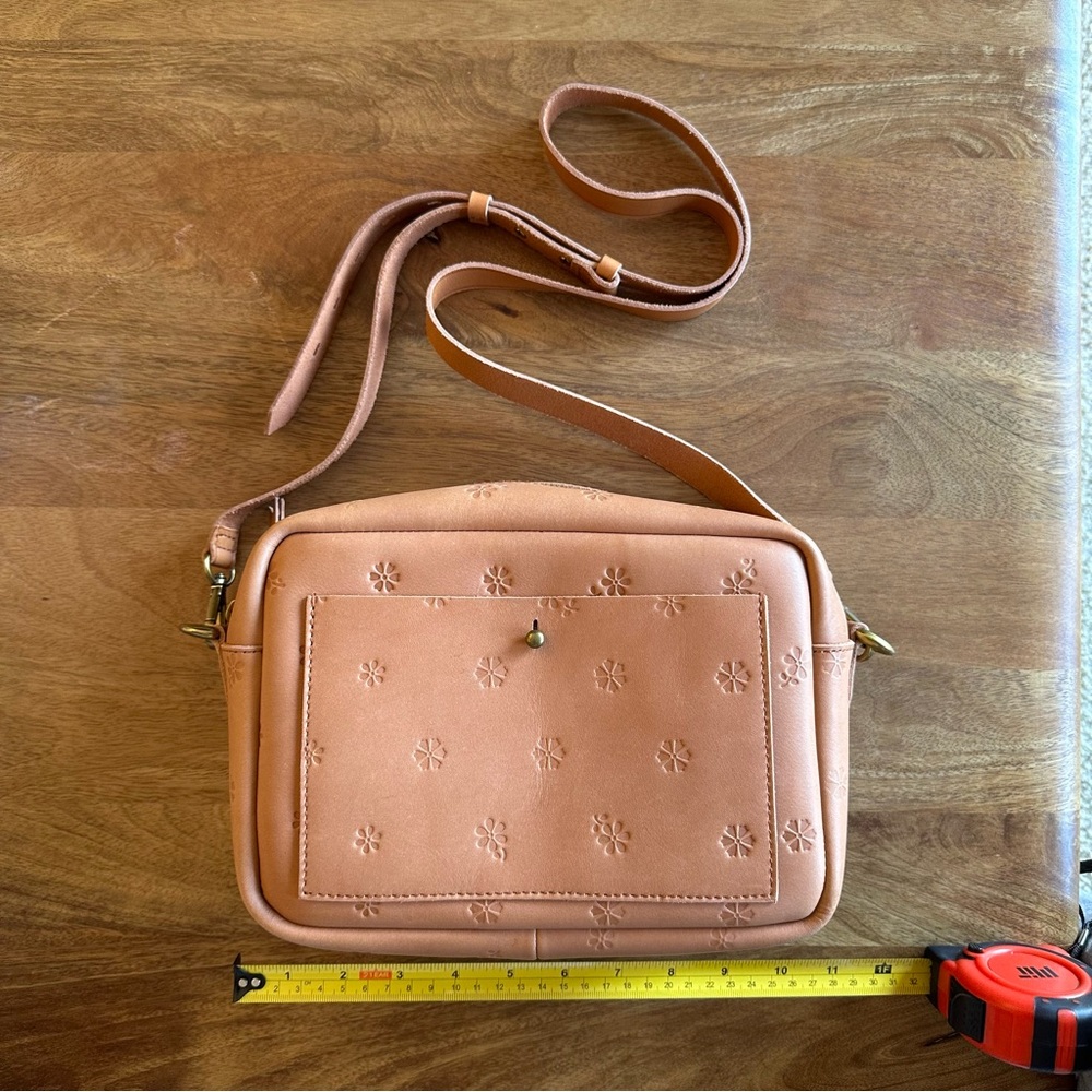 Madewell Transport Crossbody Camera Bag in Tan Brown Leather: Floral Bandana - Picture 5 of 8